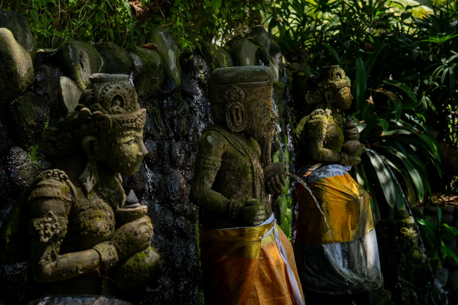 Patung Bhagawan Kasyapa, Dewi Kadru & Dewi Winata